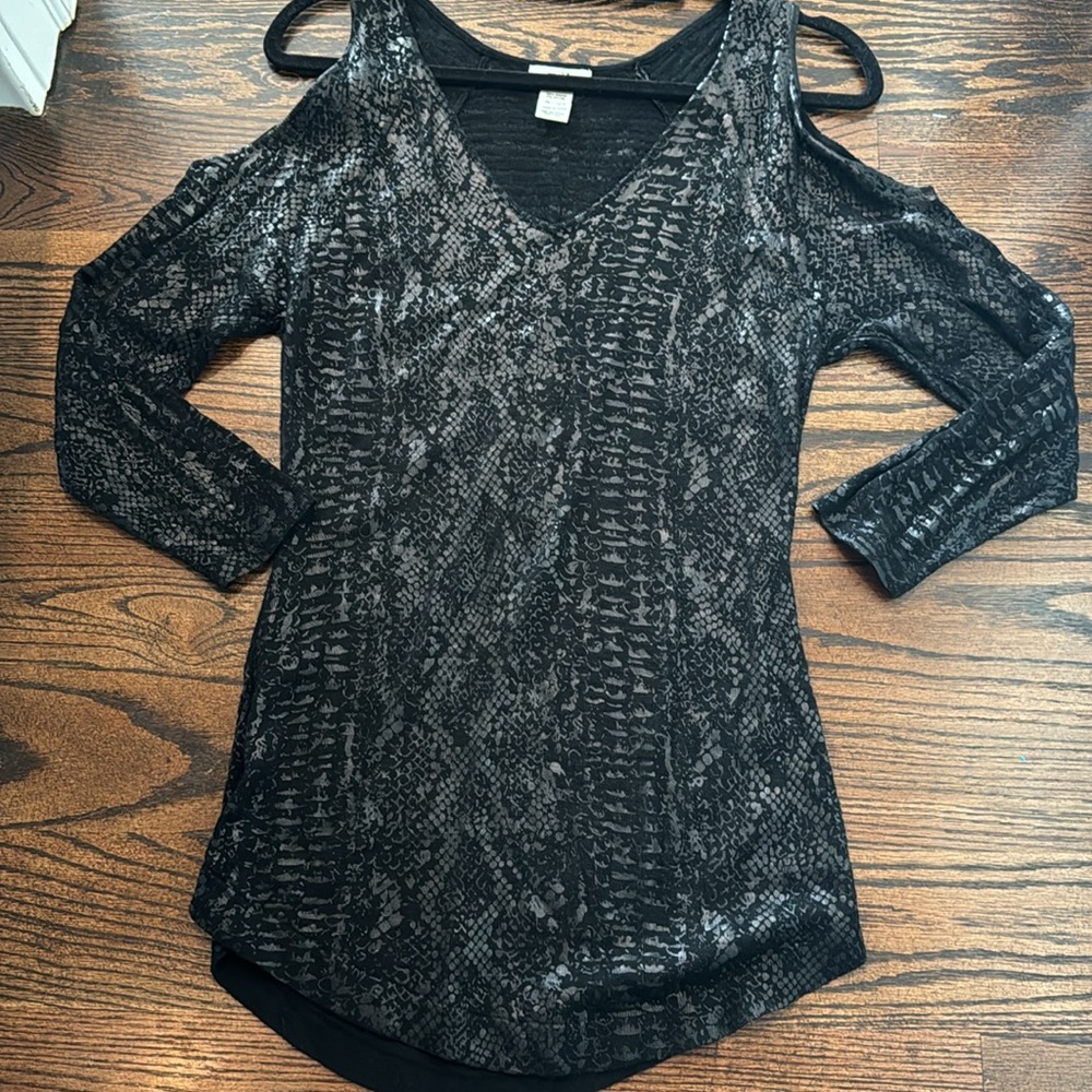 Cache Cold Shoulder Top